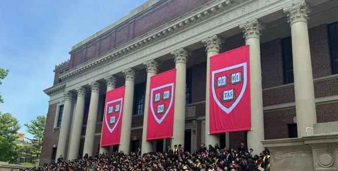 位在哈佛毕业演讲的中国女生震撼全场爱游戏平台哈佛战胜川普这天史上首(图11)